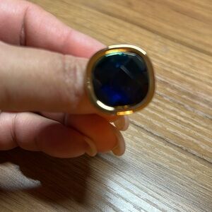 Avon Beautiful Ring   color Blue